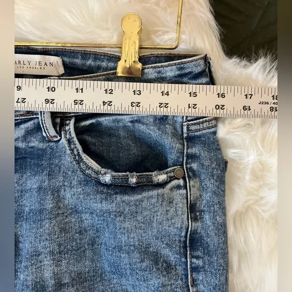 Carley Jean Los Angeles Jeans woman’s size 13 acid wash distressed at bottom - Picture 5 of 9